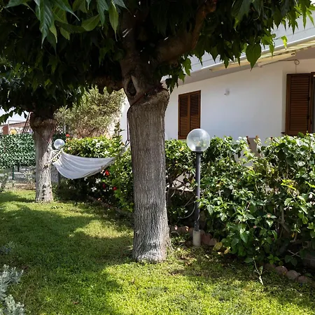 Villathomas Campofelice Di Roccella