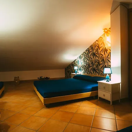 Villathomas Campofelice Di Roccella