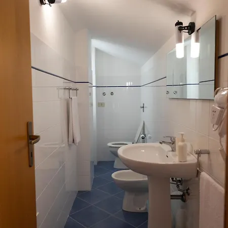 Villathomas * Campofelice Di Roccella